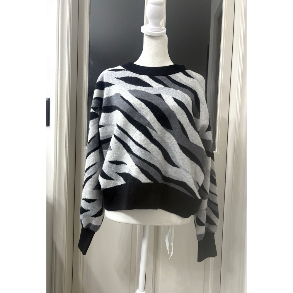 HALOGEN  Viscose Blend Crewneck Sweater Size Medium Zebra Striped Pullover